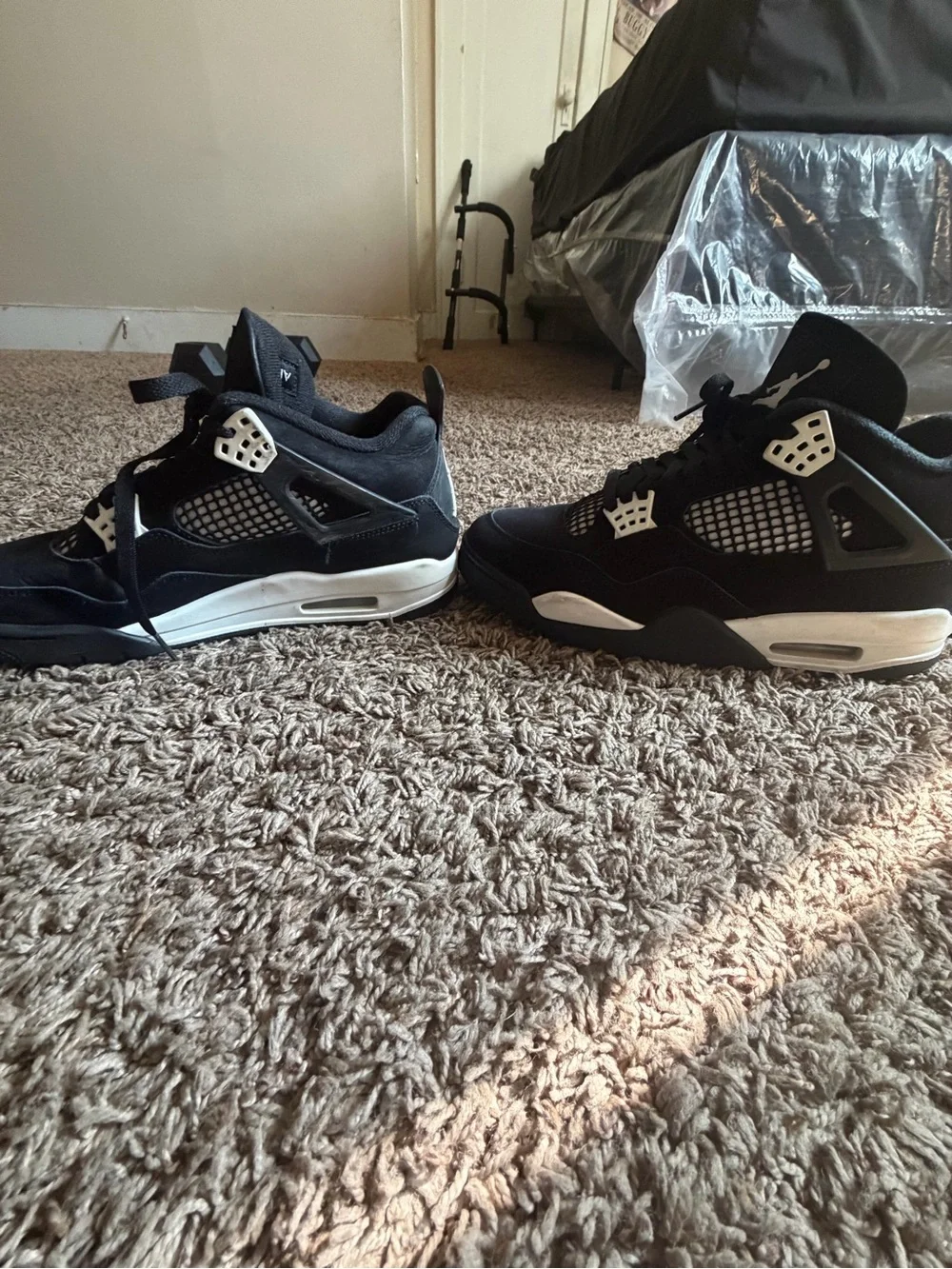 Jordan Men's Black and White Retro Basketball Sneakers